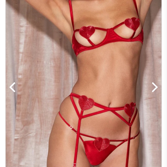 Fleur du Mal Queen of Hearts balconette - Picture 2 of 13